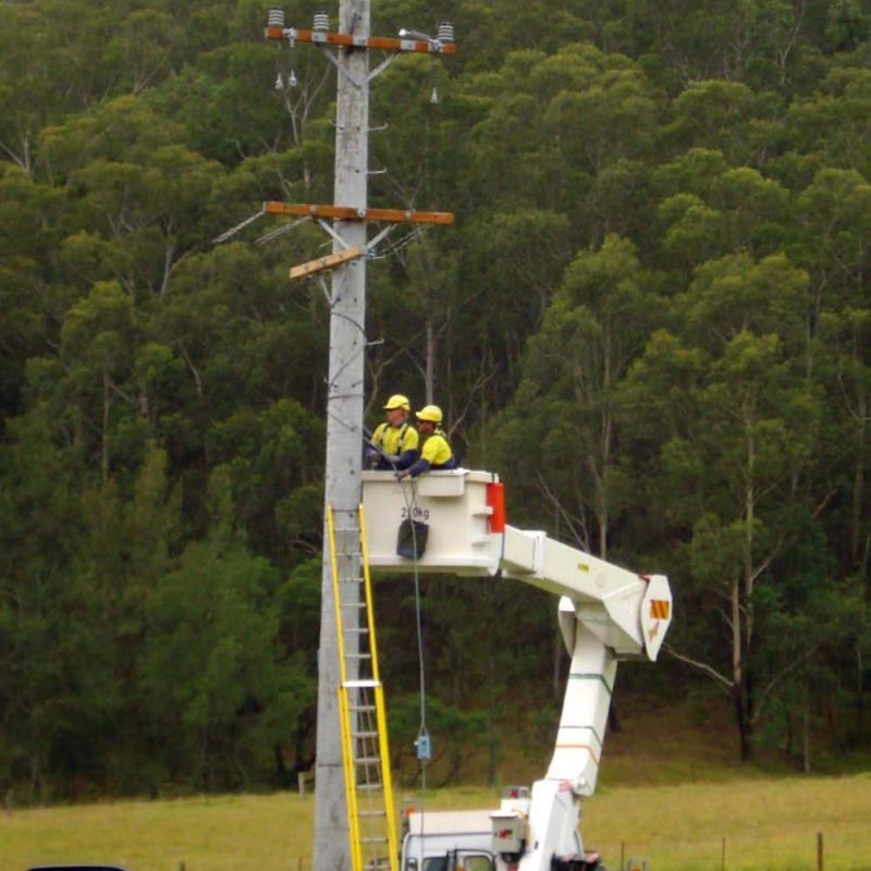 3 Kangaroo Valley preparing wire stays